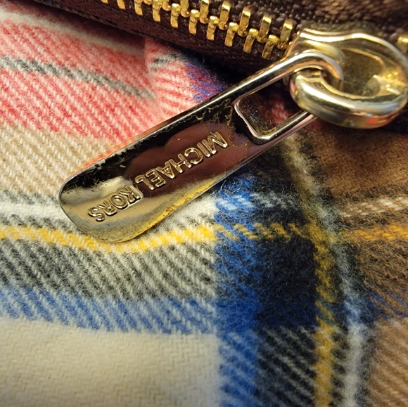 Michael Kors Wallet - Picture 4 of 9